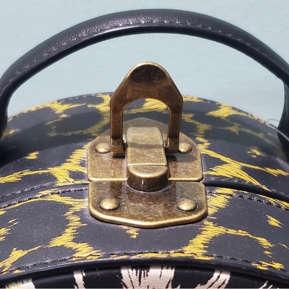 London Fog x Jeremy Scott Leopard Leather Crossbody Bag * limited edition* - Picture 10 of 10